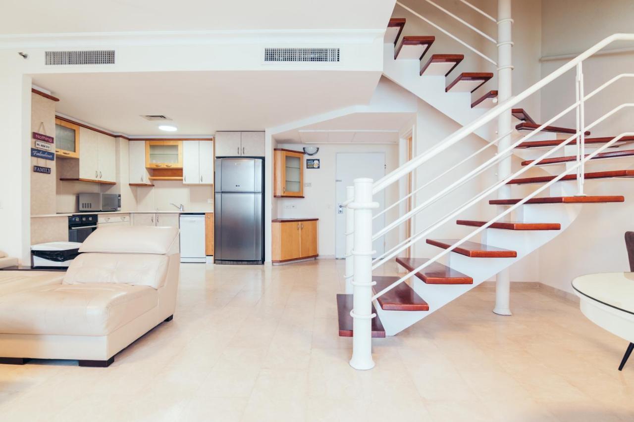 Almog Beach Apartments מגדלי חוף הכרמל חיפה エクステリア 写真
