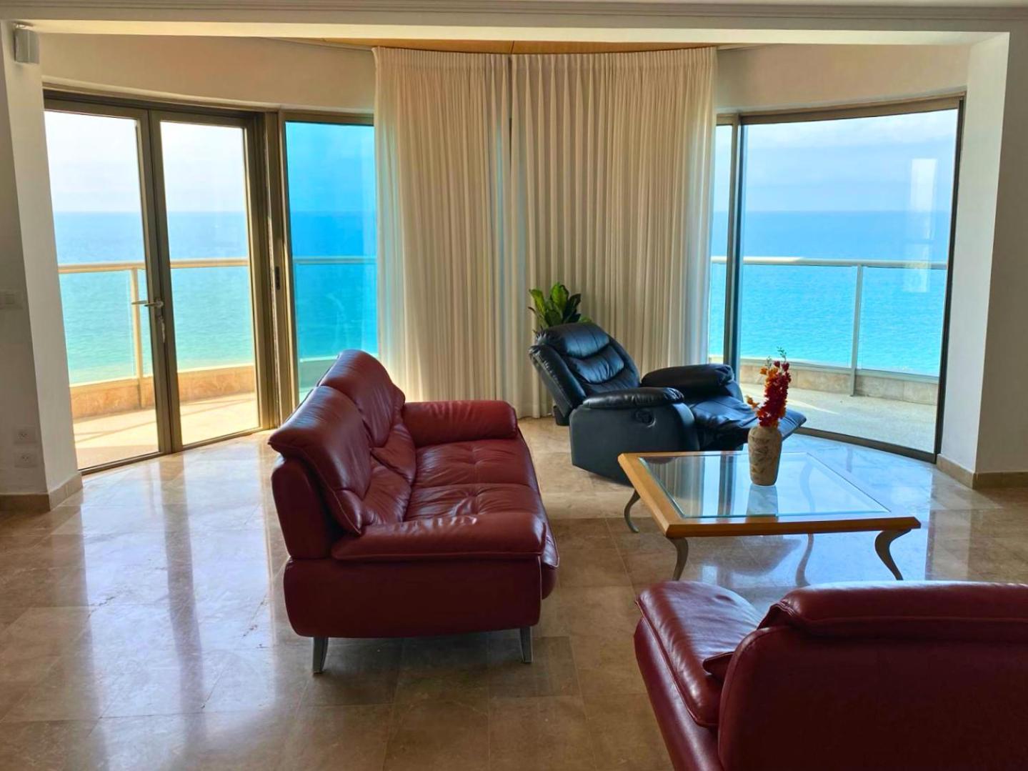 Almog Beach Apartments מגדלי חוף הכרמל חיפה エクステリア 写真
