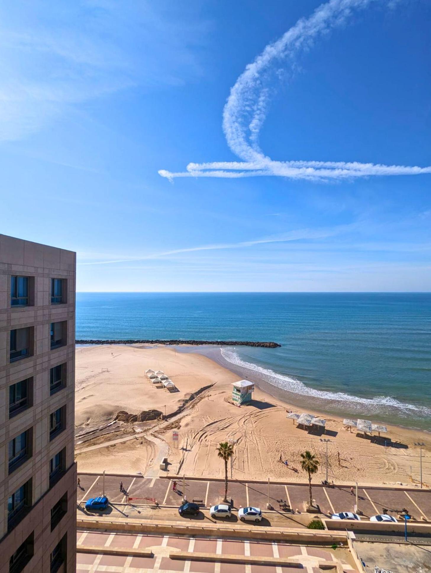 Almog Beach Apartments מגדלי חוף הכרמל חיפה エクステリア 写真