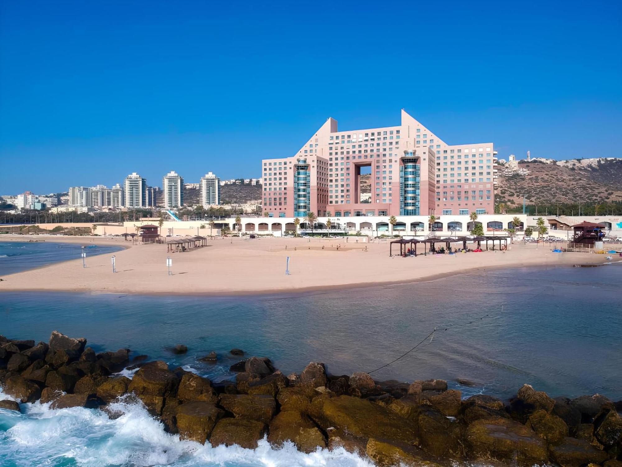 Almog Beach Apartments מגדלי חוף הכרמל חיפה エクステリア 写真